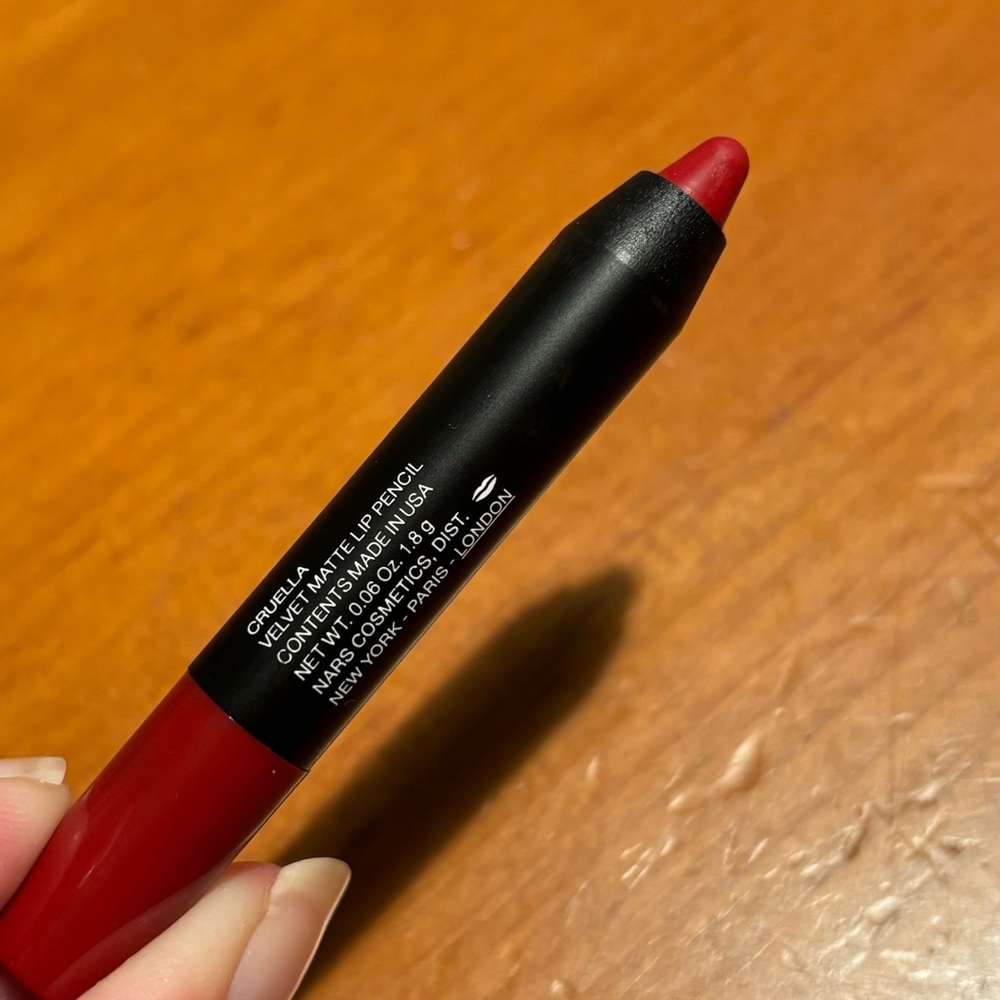 NARS Velvet Matte Lip Pencil Cruella - Picture 6 of 14